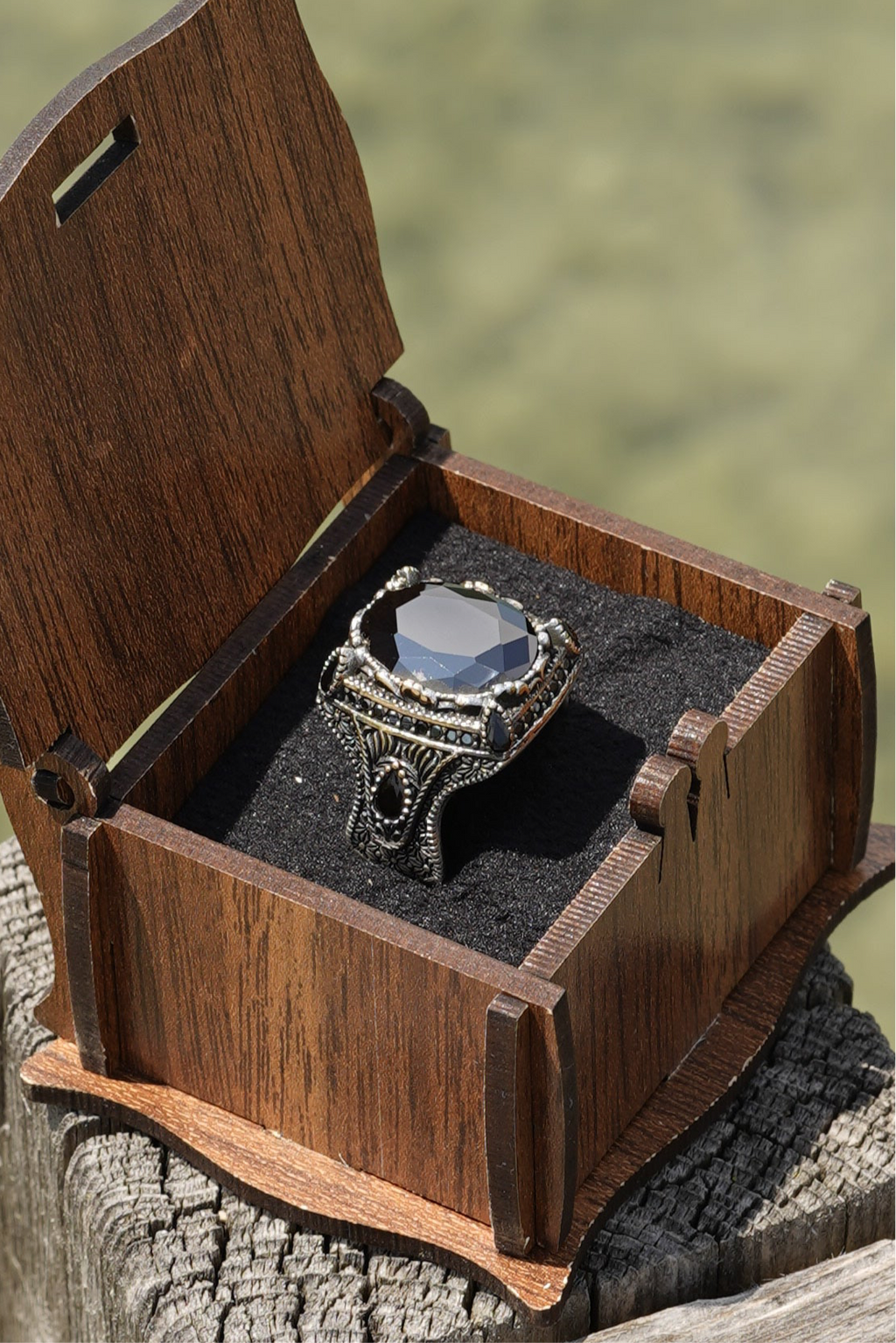 Herrenring aus 925er Silber mit rundem schwarzem Stein – markantes Design