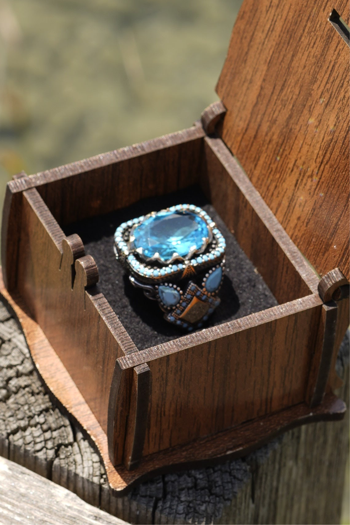 Exklusiver Herrenring aus 925er Silber mit blauem Schmuckstein