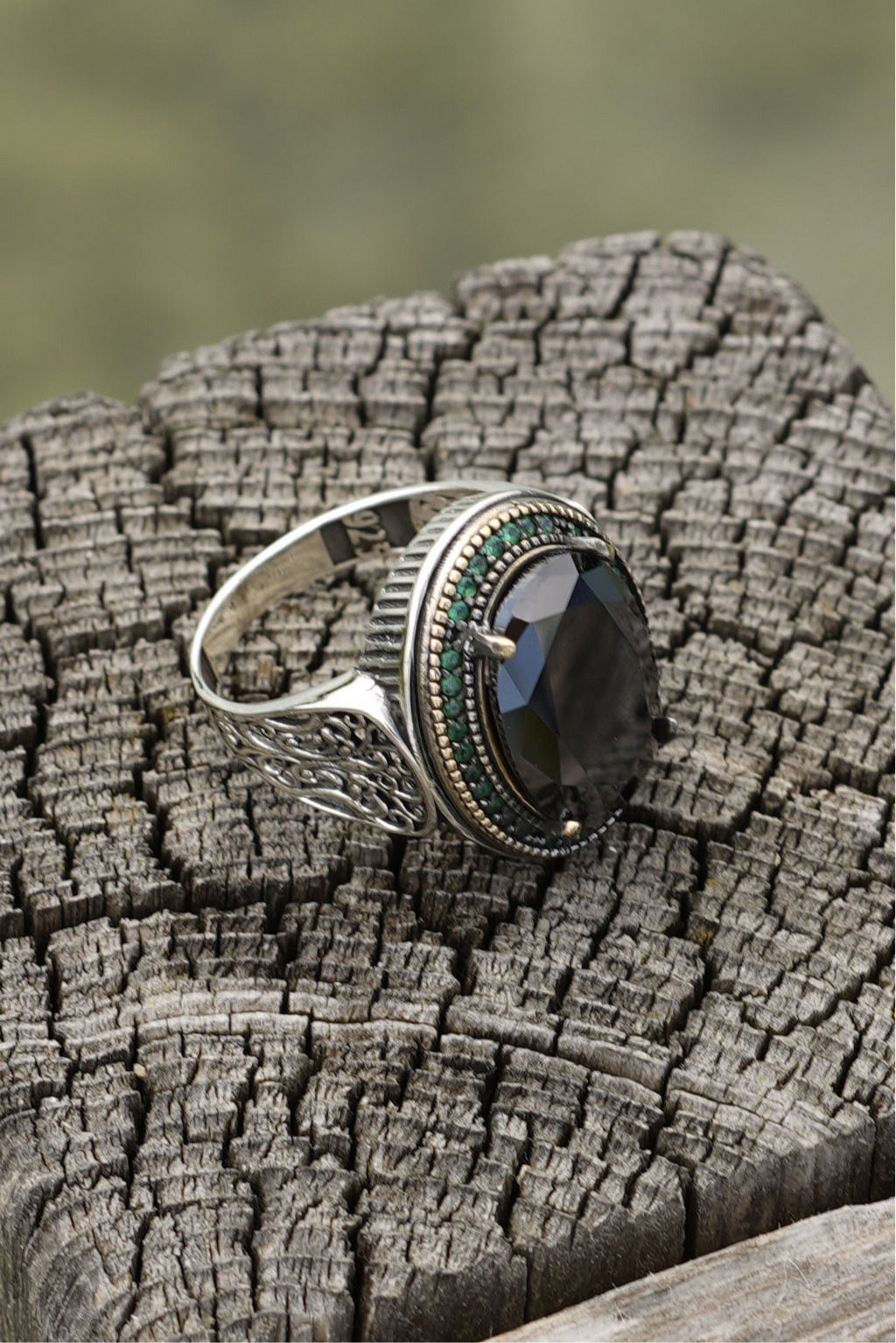 Edler Herrenring aus 925er Silber mit ovalem schwarzen Stein