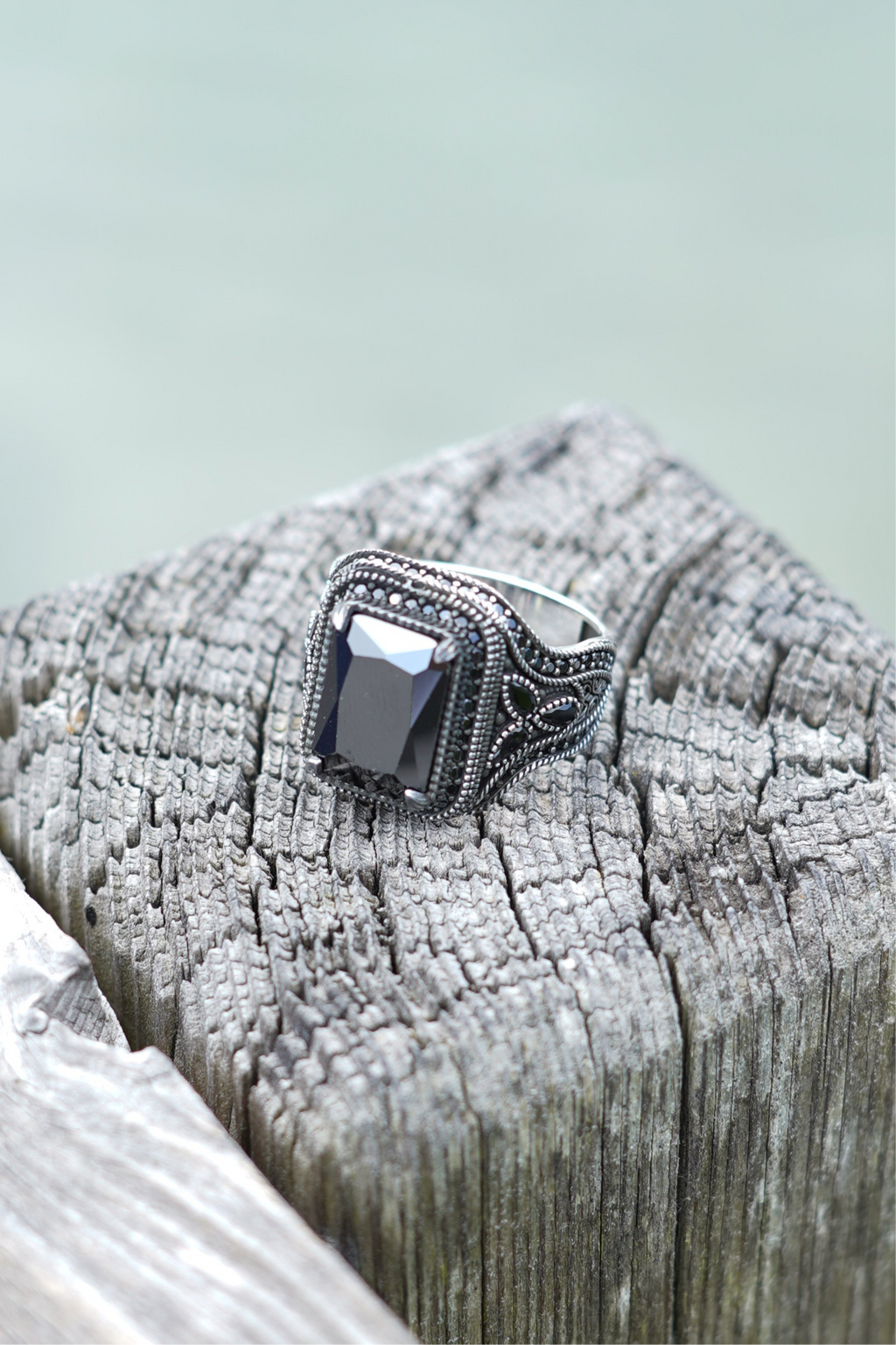 Herrenring aus 925er Silber mit grauschwarzem Schmuckstein