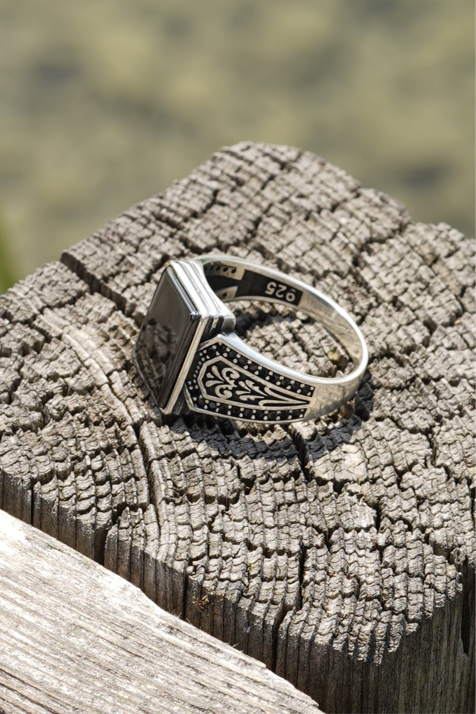 Herrenring aus 925er Silber mit rechteckigem schwarzen Stein – klassisch & maskulin