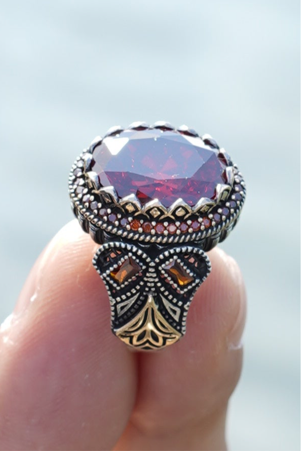 Herrenring aus 925er Silber mit ovalem rotem Schmuckstein – kraftvolles Design