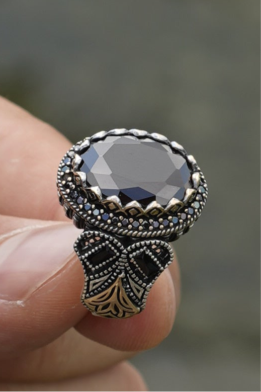 Herrenring aus 925er Silber mit großem schwarzem Stein – markantes Design