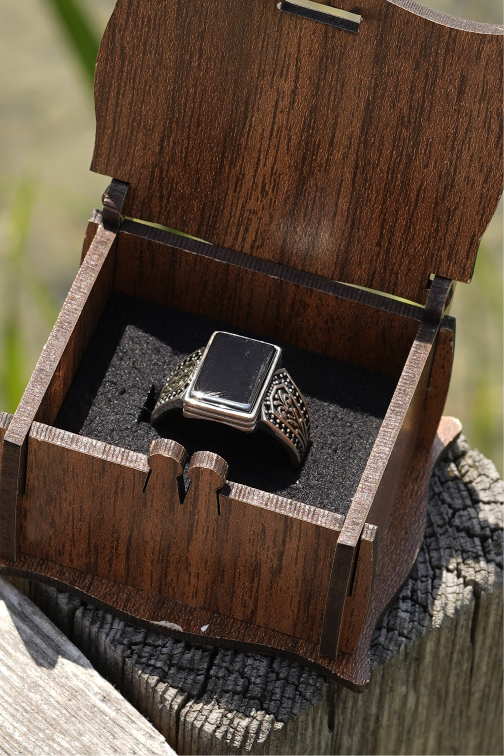 Herrenring aus 925er Silber mit rechteckigem schwarzen Stein – klassisch & maskulin