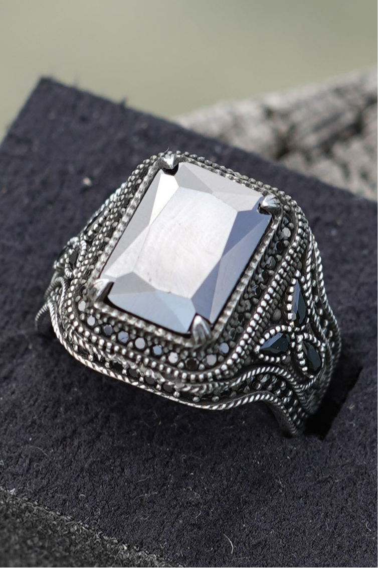 Herrenring aus 925er Silber mit grauschwarzem Schmuckstein