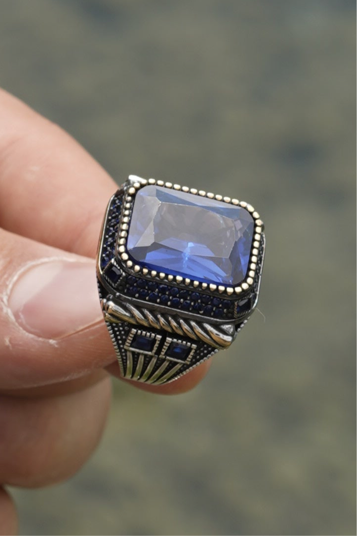 Herrenring aus 925er Silber mit großem rechteckigem blauen Stein – markantes Design