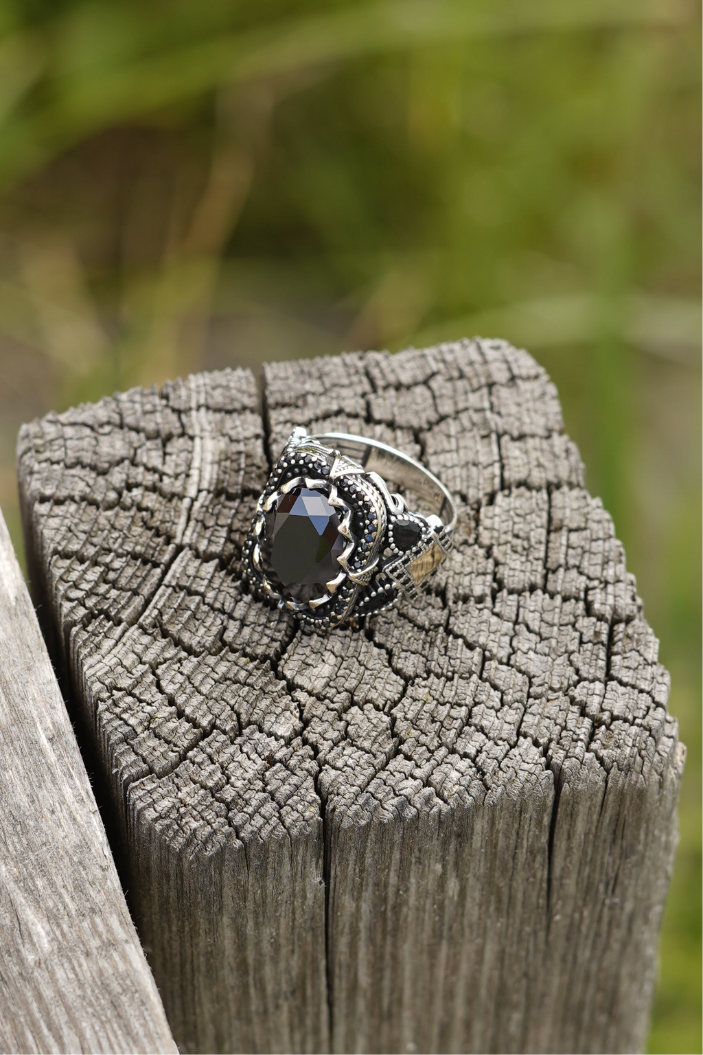 Herrenring aus 925er Silber mit schwarzem Schmuckstein