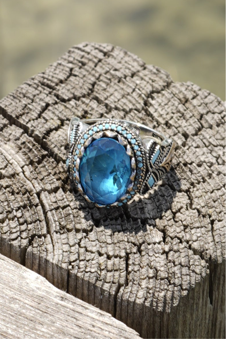 Herrenring aus 925er Silber mit großem blauem Schmuckstein – markantes Design