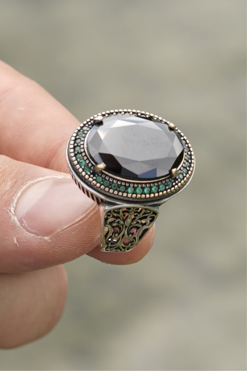 Edler Herrenring aus 925er Silber mit ovalem schwarzen Stein