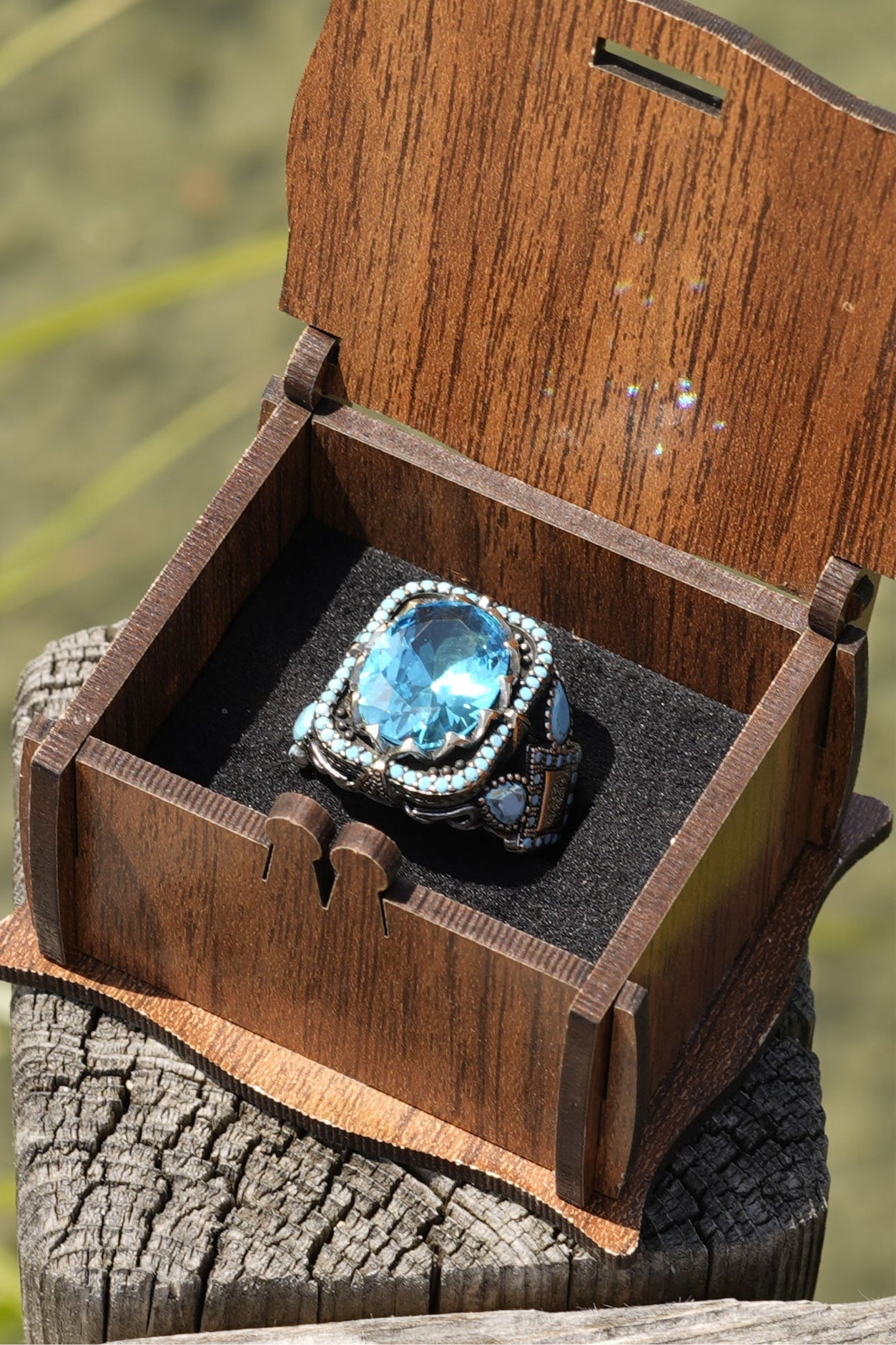 Exklusiver Herrenring aus 925er Silber mit blauem Schmuckstein