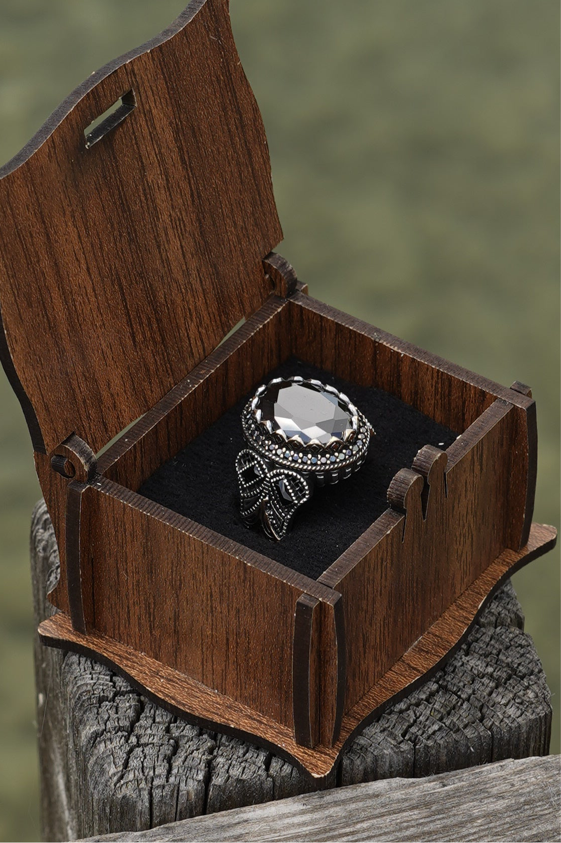 Herrenring aus 925er Silber mit großem schwarzem Stein – markantes Design