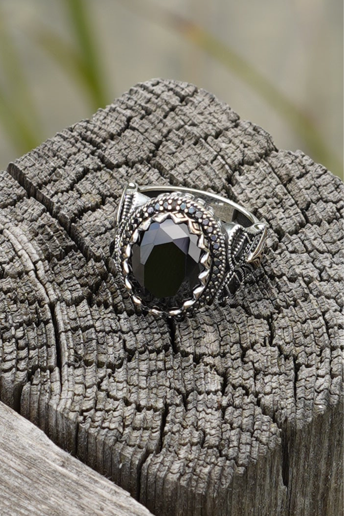 Herrenring aus 925er Silber mit großem schwarzem Stein – markantes Design