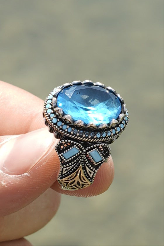 Herrenring aus 925er Silber mit großem blauem Schmuckstein – markantes Design